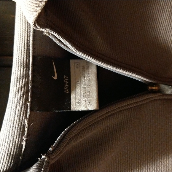 Nike Premium Tennis Shirt - Picture 3 of 4